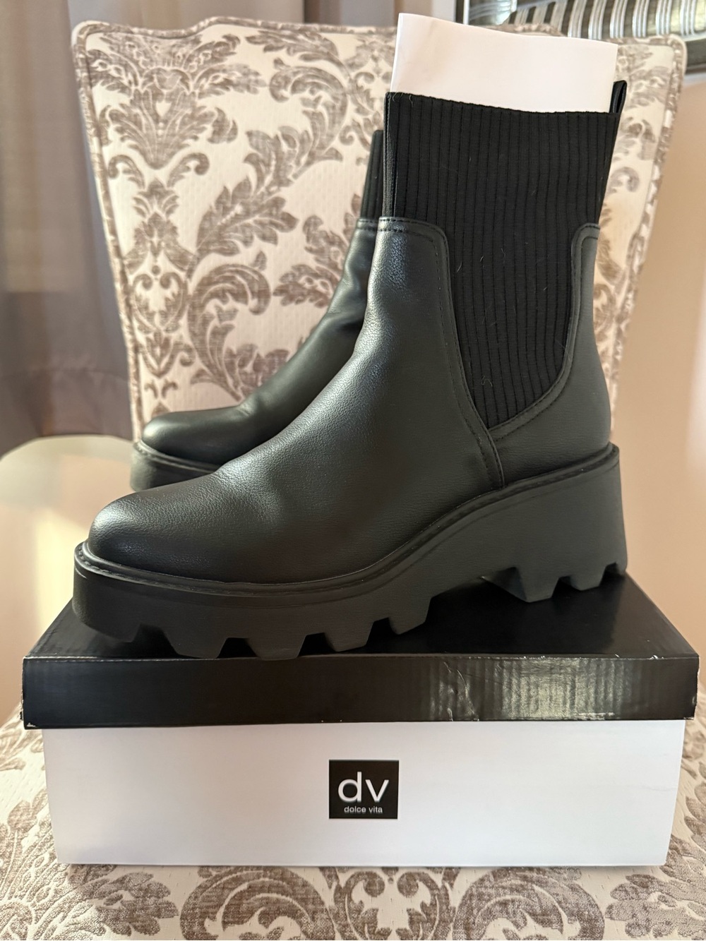 Dolce Vita DV Villa Black Chelsea Platform Lug Sole Boots Size 10